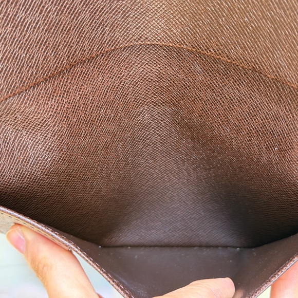 Like New Louis Vuitton Damier Ebene Check Holder - Picture 9 of 10